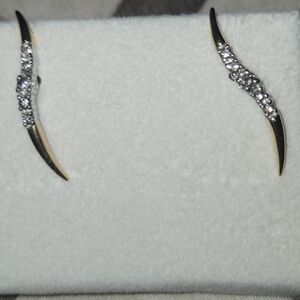 Elegant Gold and Round Diamonds Women's Earrings